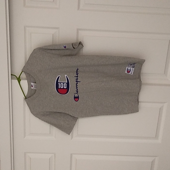 Champion T-shirt Medium - Picture 2 of 11